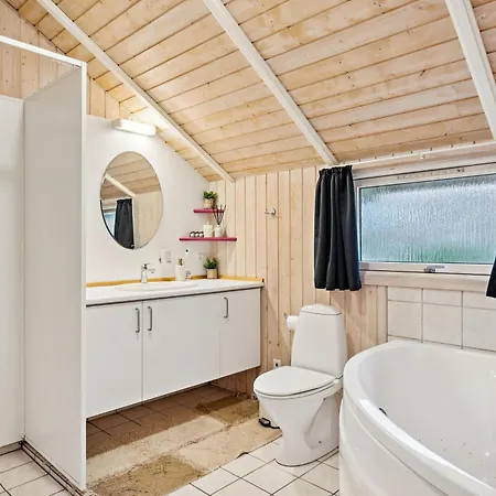 Family-friendly And Well-maintained With Sauna And Ev Charger Near Gjerrild بيت للعطل